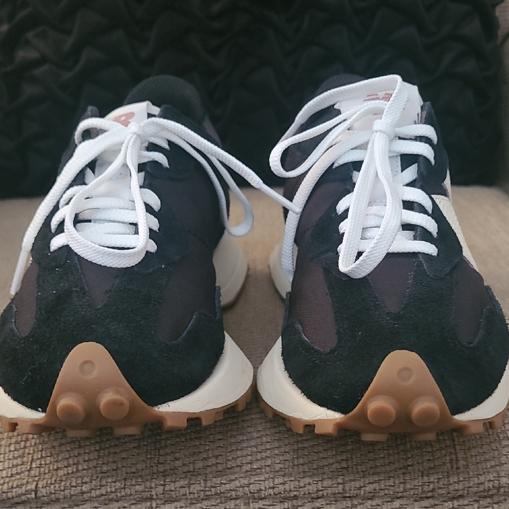 NEW BALANCE WOMEN'S 327 BLACK WHITE SNEAKERS - Picture 5 of 11